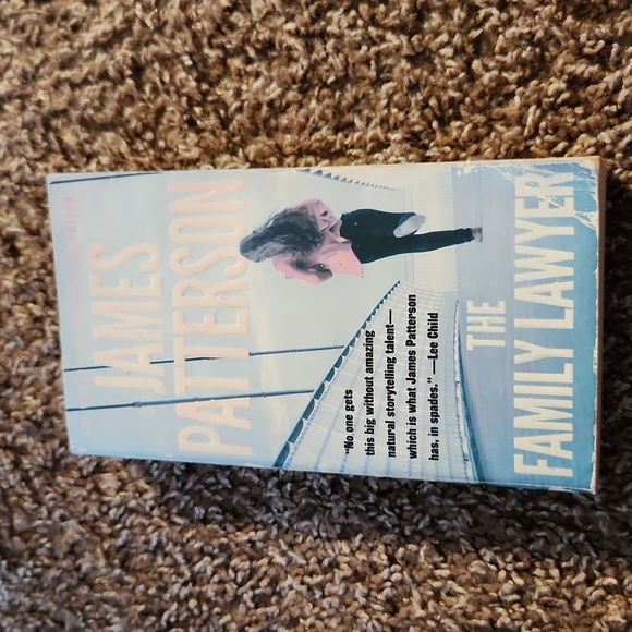 3/$10 James Patterson - The Family Lawyer - Picture 1 of 2